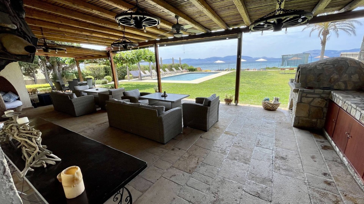 Pigadia Villa | Beachfront Villa Aris