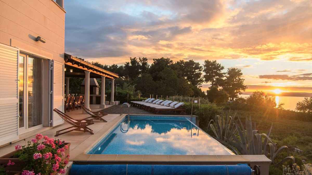 Mirce Villa | Beachfront Villa Gumonca wt heated pool, jacuzzi, seaview terraces & eco gardens