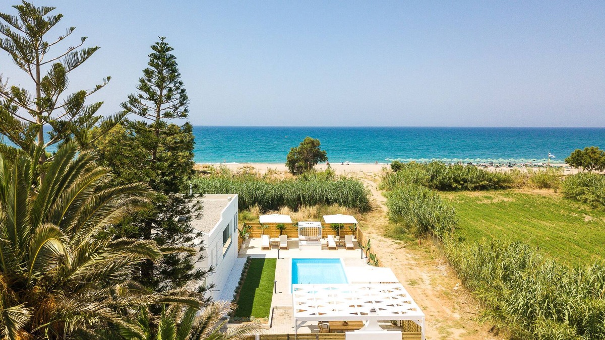 Platanes Villa | Beachfront Villa in Prime Location - Short Walking Distance to Everything!