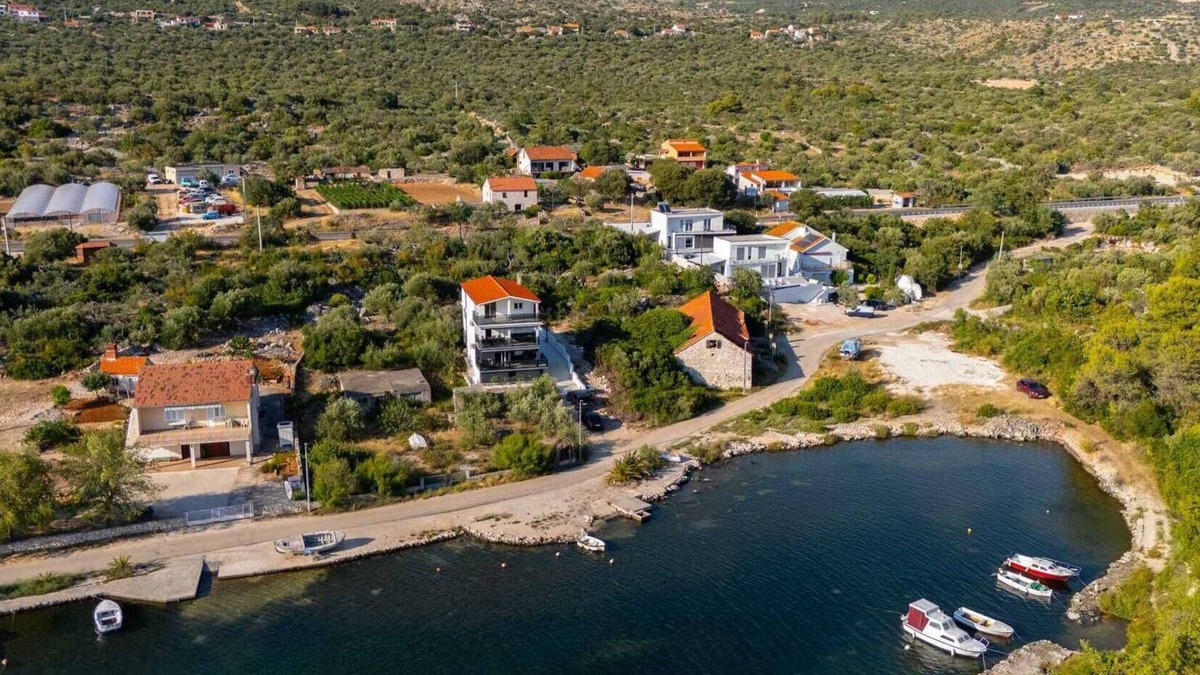 Podglavica Villa | Beachfront Villa Marivi with Pool and Game Room