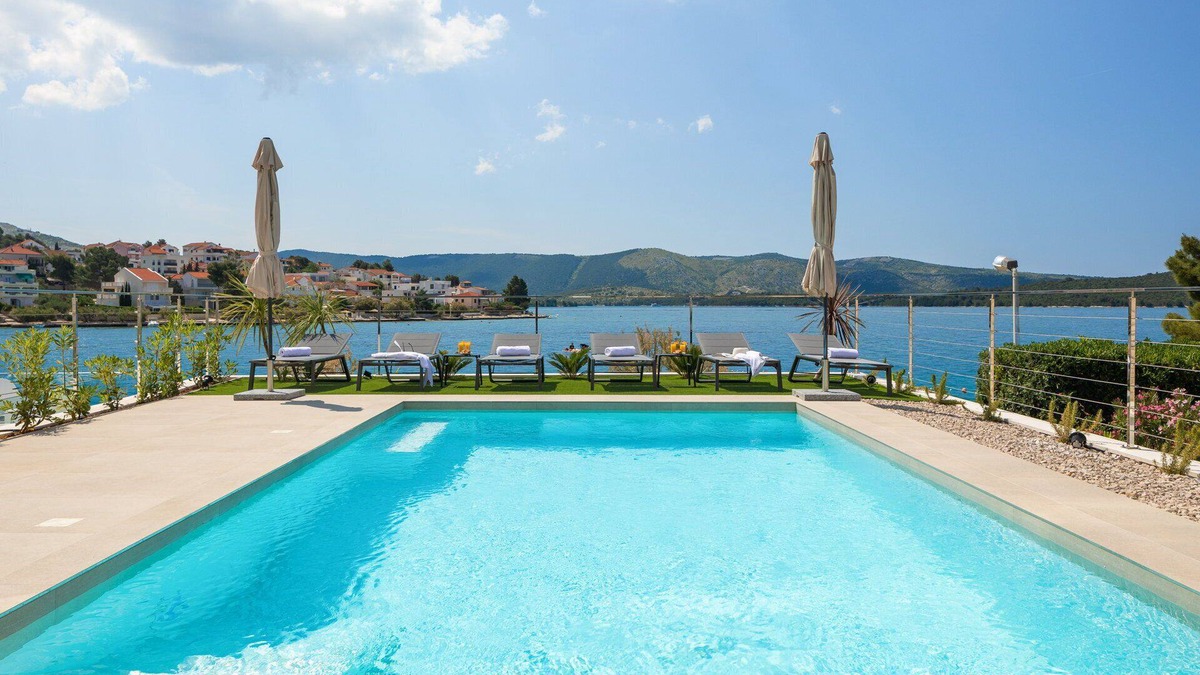 Zaboric Villa | Beachfront Villa Mona Lisa with Pool
