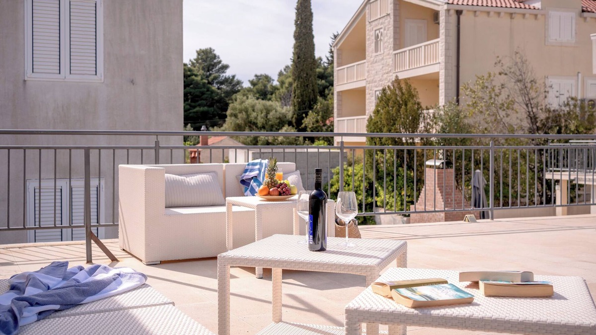 Bol Apartment | Beachfront Villa near Zlatni rat