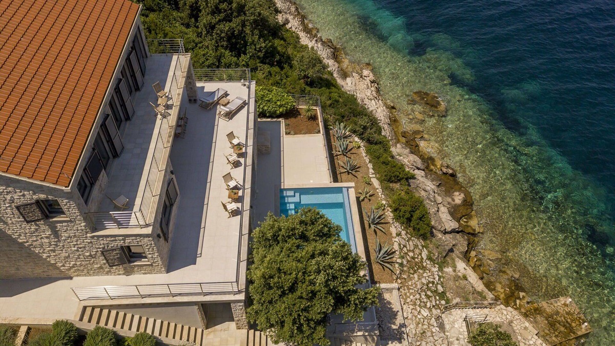 Cove Tri Zala (Zrnovo) Villa | Beachfront Villa Poseidon with Heated Pool