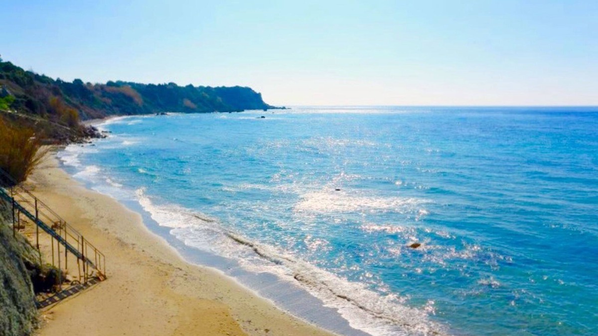 Agios Matthaios Villa | Beachfront Villa Rania - Holiday Villa Rental by the Sea with pool in Corfu, Greece