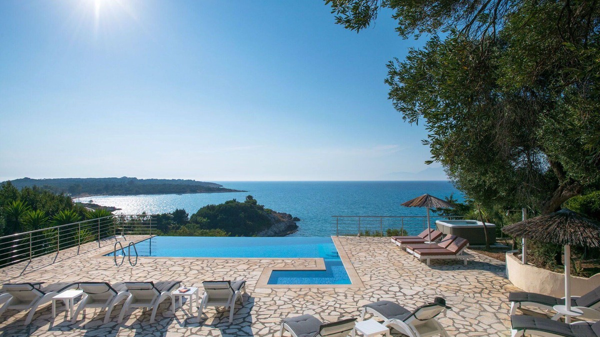 Agios Spyridon Corfu Villa | Beachfront Villa Seasun - Luxury Villa by the Sea in Corfu, Greece