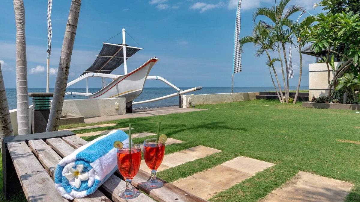 Dencarik Villa | ⭐️ ⭐️⭐️⭐️⭐️ BEACHFRONT villa, Welcome dinner