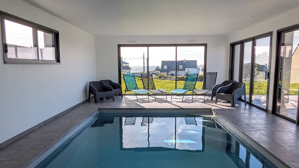 Poulgoazec Villa | Beachfront villa with heated indoor pool
