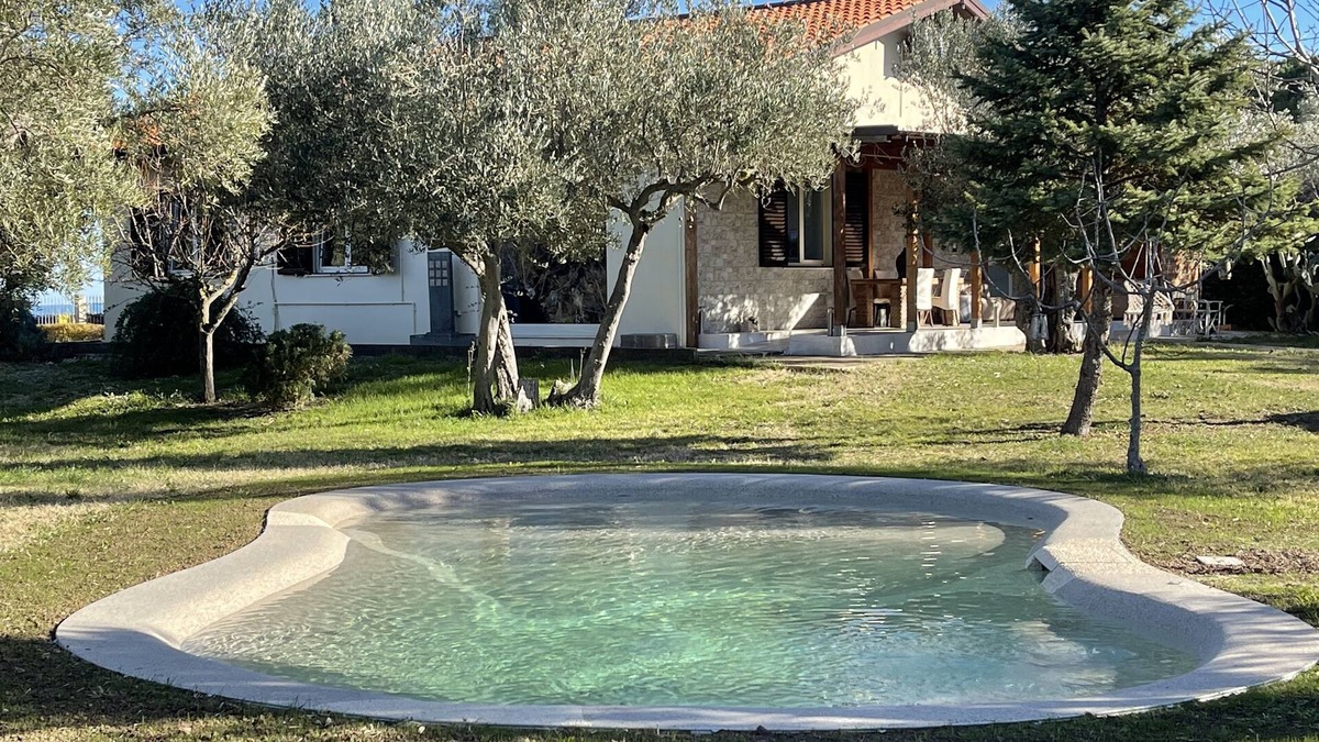 Ortona Villa | Beachfront villa with pool