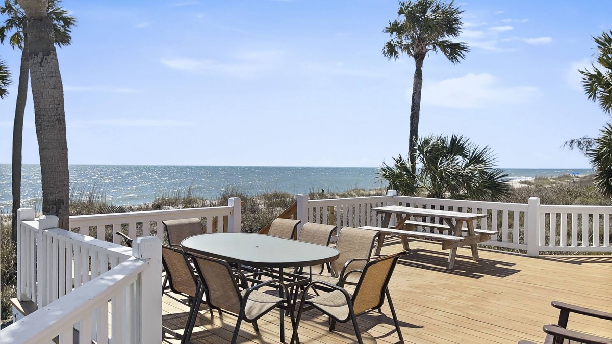 South Carolina Lowcountry House | Beachfront w/Main House & Guest House; Screened Porch; Sun Deck; Cable TV/WiFi