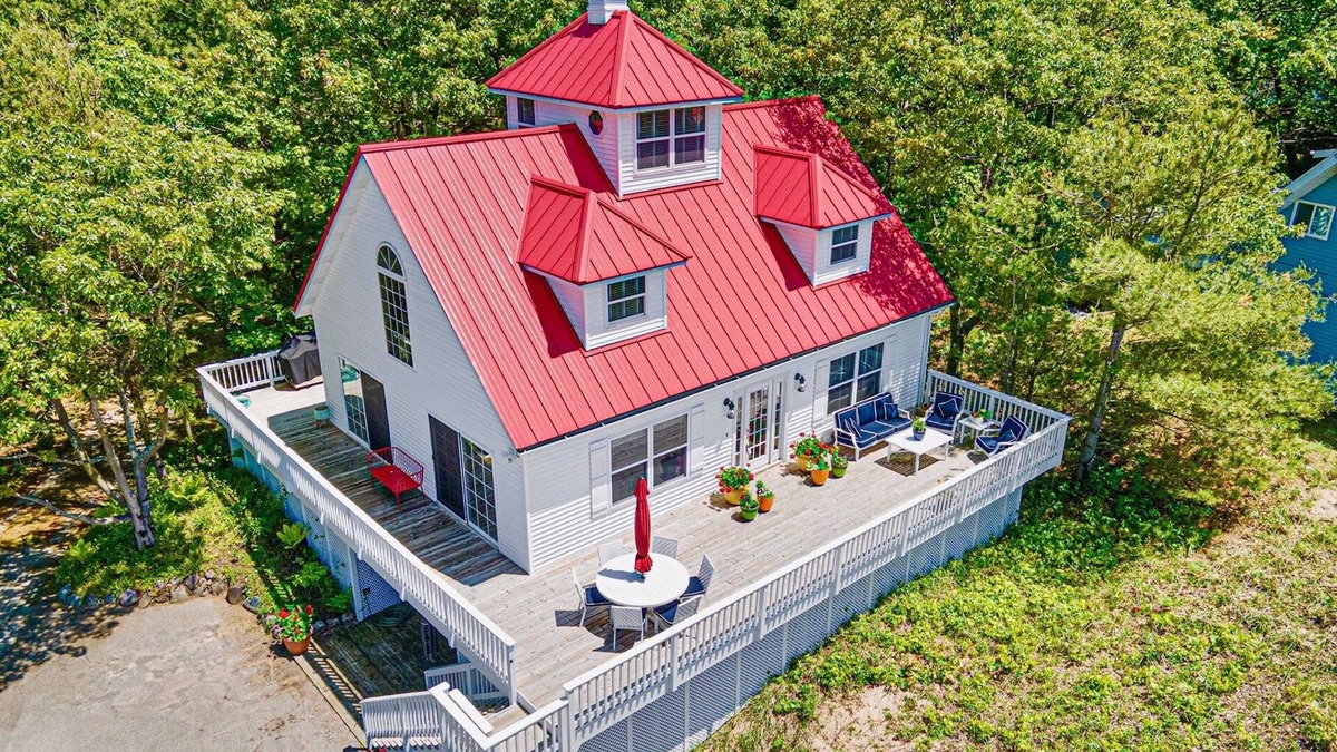 Mears House | Beachin Lighthouse Villa at Silver Lake Sand Dunes and Little Sable Lighthouse