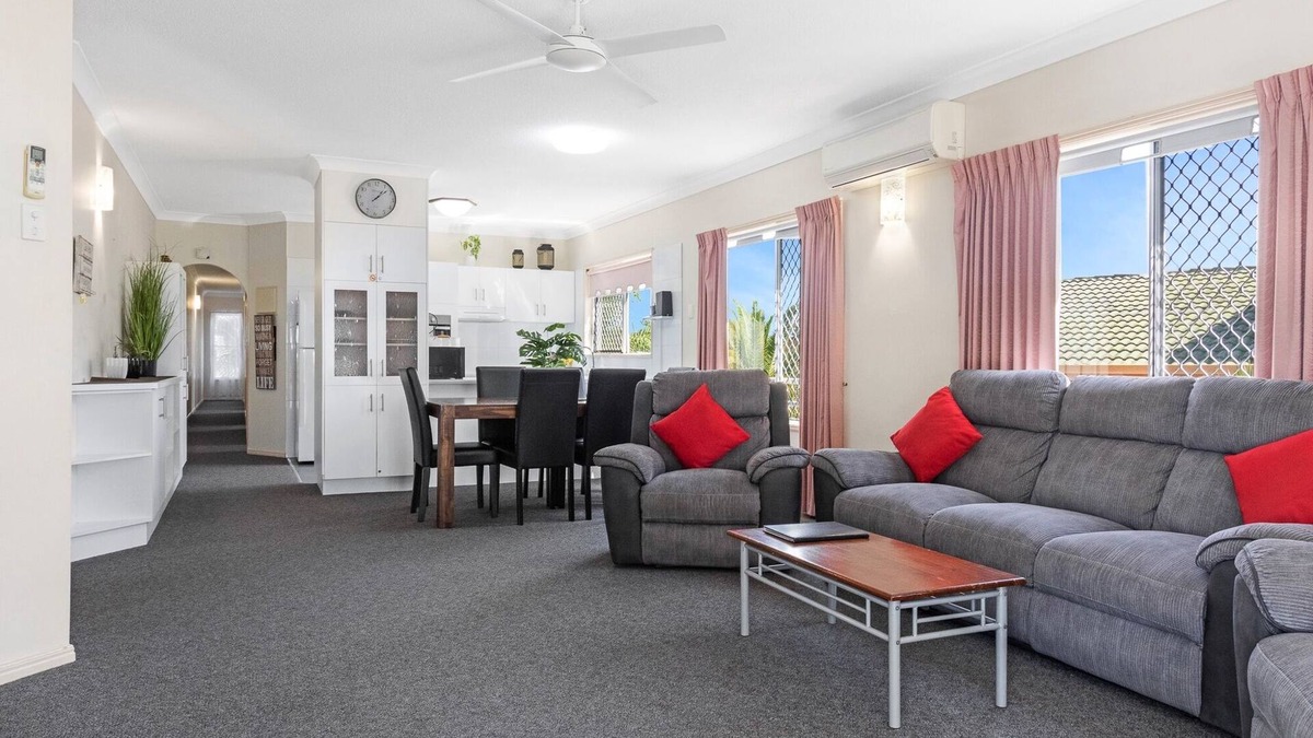 Torquay Apartment | Beachside 2-Bed Apartment with Secure Parking