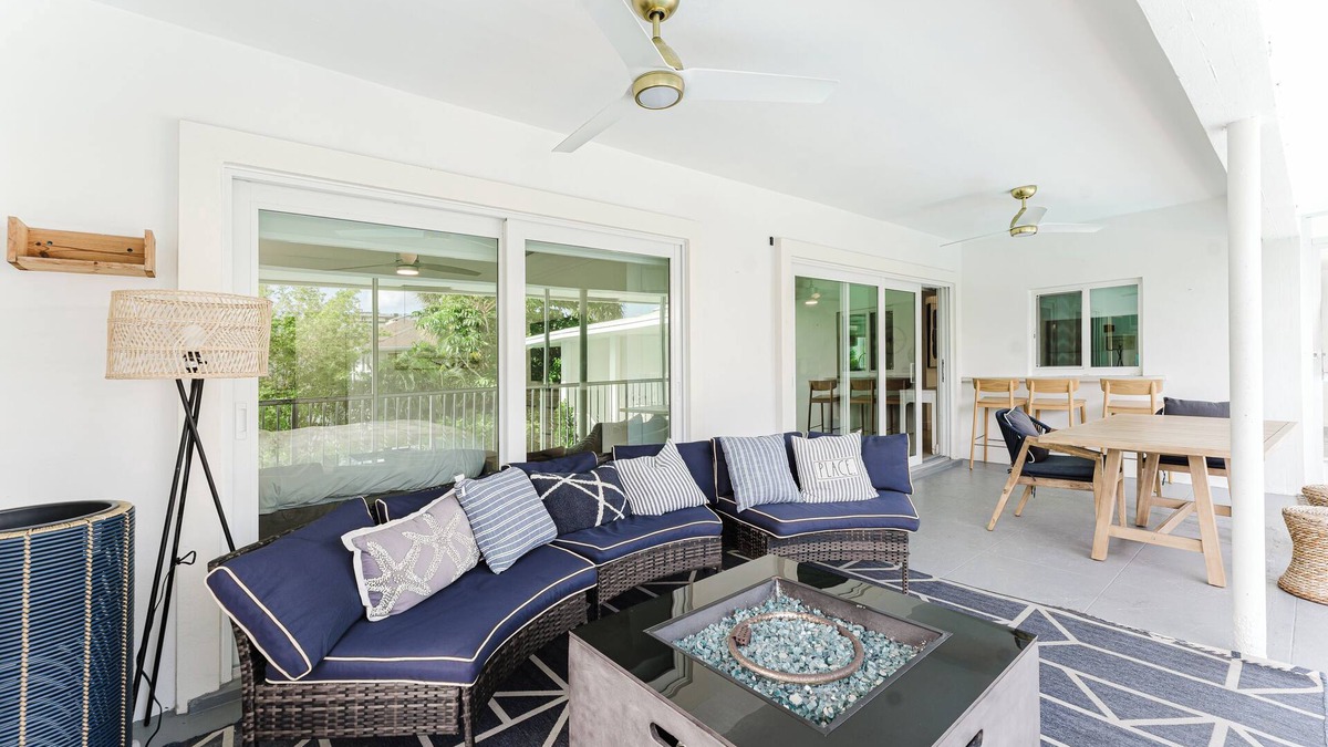 Boca Raton Apartment | Beachside 2BR/2BA - Pool, Balcony, Parking - Steps to the beach
