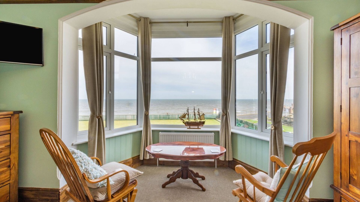 Hornsea Cottage | Beachside Apartment