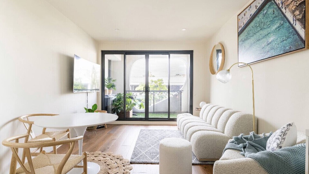 Hampton Apartment | Beachside apartment with free parking