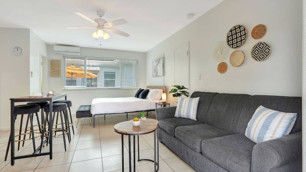 Hollywood Apartment | Beachside Bliss Studio Retreat