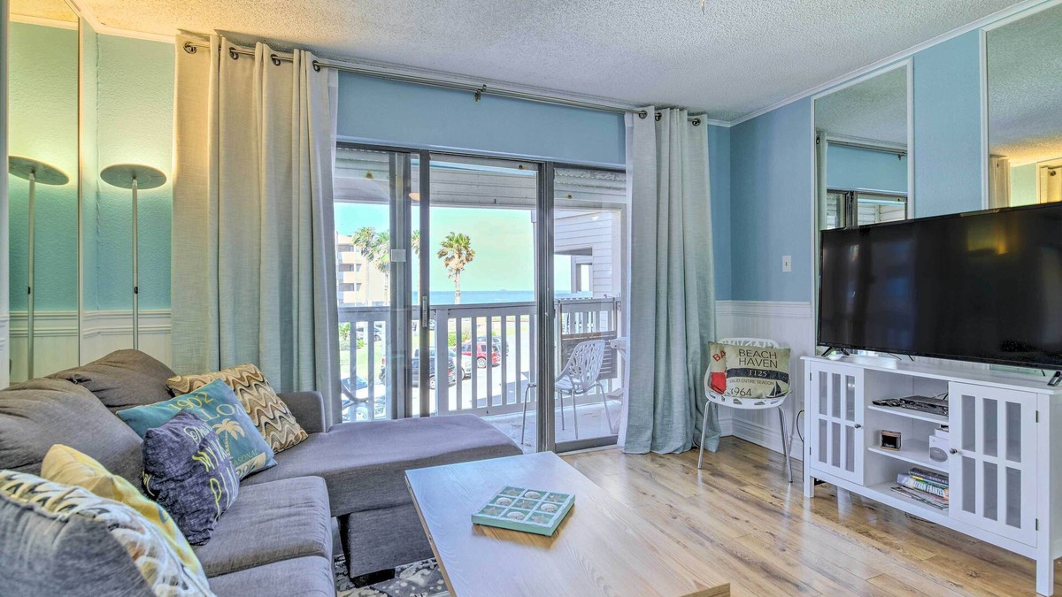 North Beach Condo | Beachside Corpus Christi Condo w/Amenities!