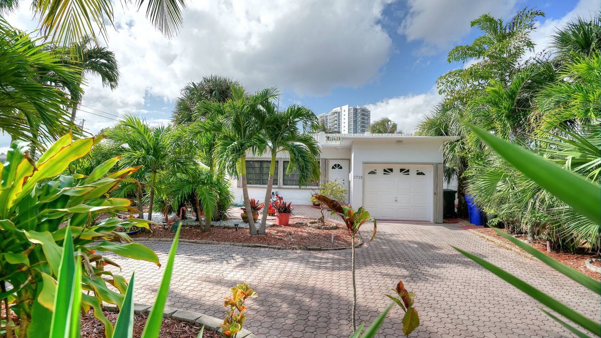 Lauderdale Beach House | Beachside Cottage, direct Ocean Access