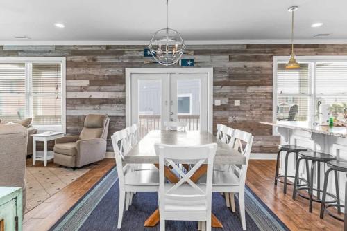 Morgantown House | Beachside Getaway- Jacuzzi Fire Pit 3-Min Walk to Beach