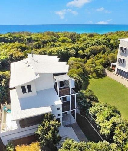 Twin Waters House | Beachside House in Sebel Resort