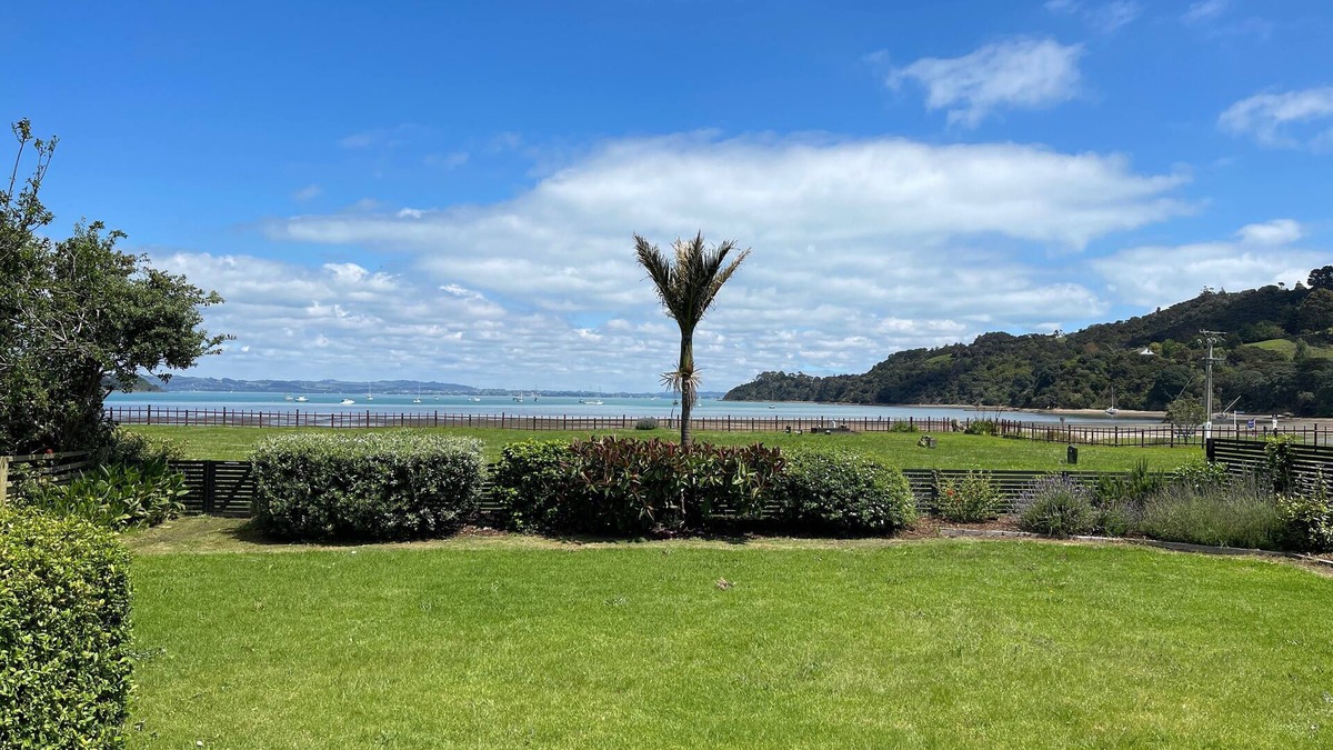 Blackpool House | Beachside Kiwi Bach at Blackpool