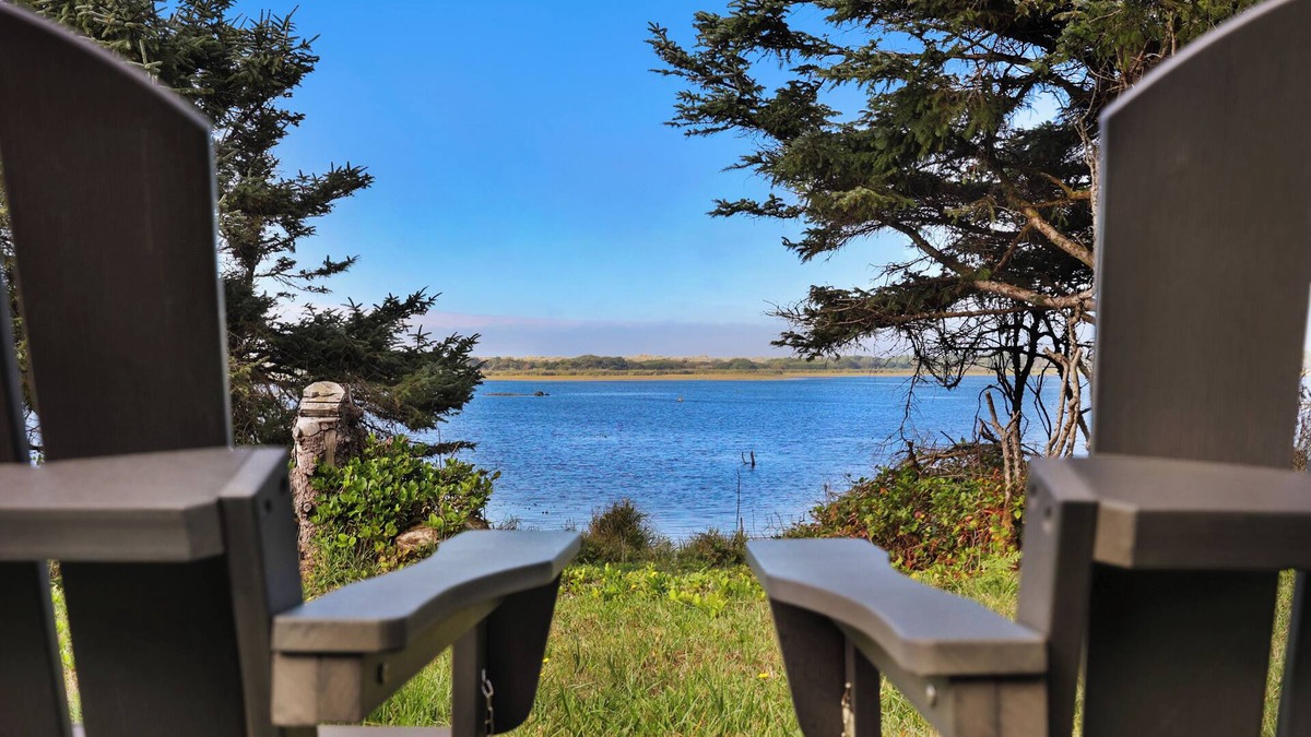 Cape Meares House | Beachside & Lakefront Hideaway- Captivating Views