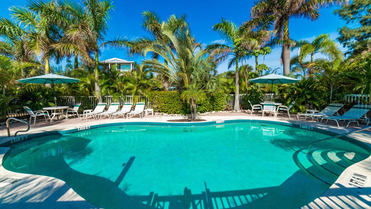 Anna Maria Condo | Beachside Retreat with Pool, Patio and Walk to Pine Ave