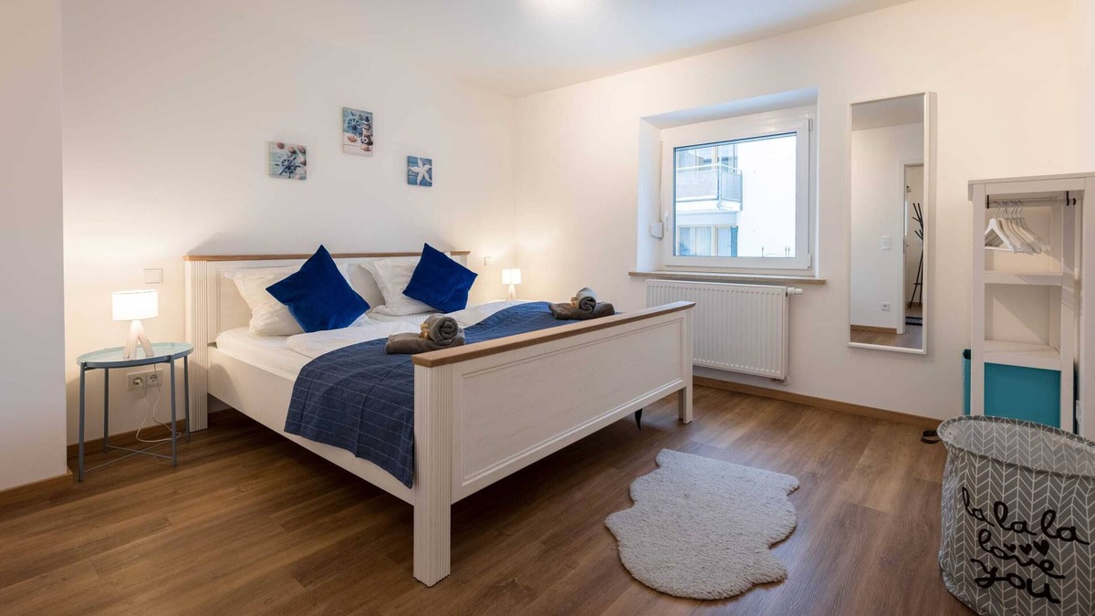 Lechhausen-Ost Apartment | BeachStyle: Kitchen - Kingbed - Parking - NETFLIX & Terrace