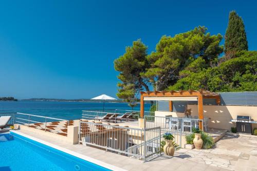 Orebic Villa | Beachvilla AdriaStone with Pool and Jacuzzi