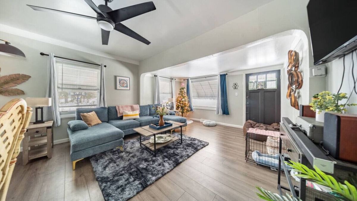 Woodmere House | Beachwood Area 2 Bedroom w King Beds