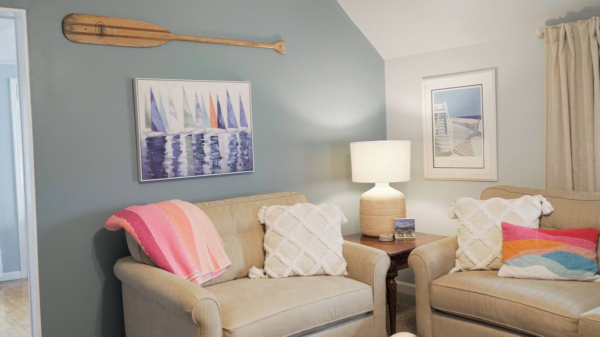 Sheboygan Apartment | Beachy 3-bedroom upper with WiFi and AC minutes from Lake Michigan
