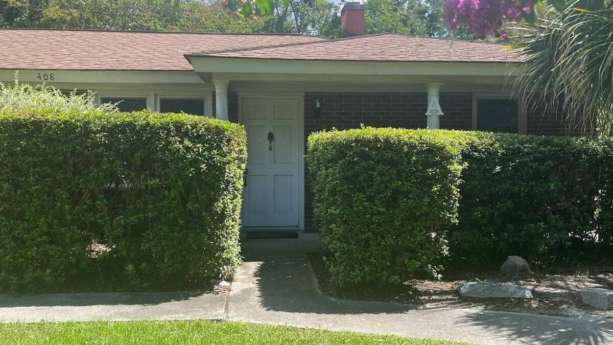 Charleston House | Beachy 3BR - close to DT and Folly