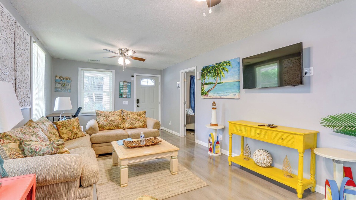 Northwest Quadrant House | Beachy Home in Heart of Beaufort w/Pool Access