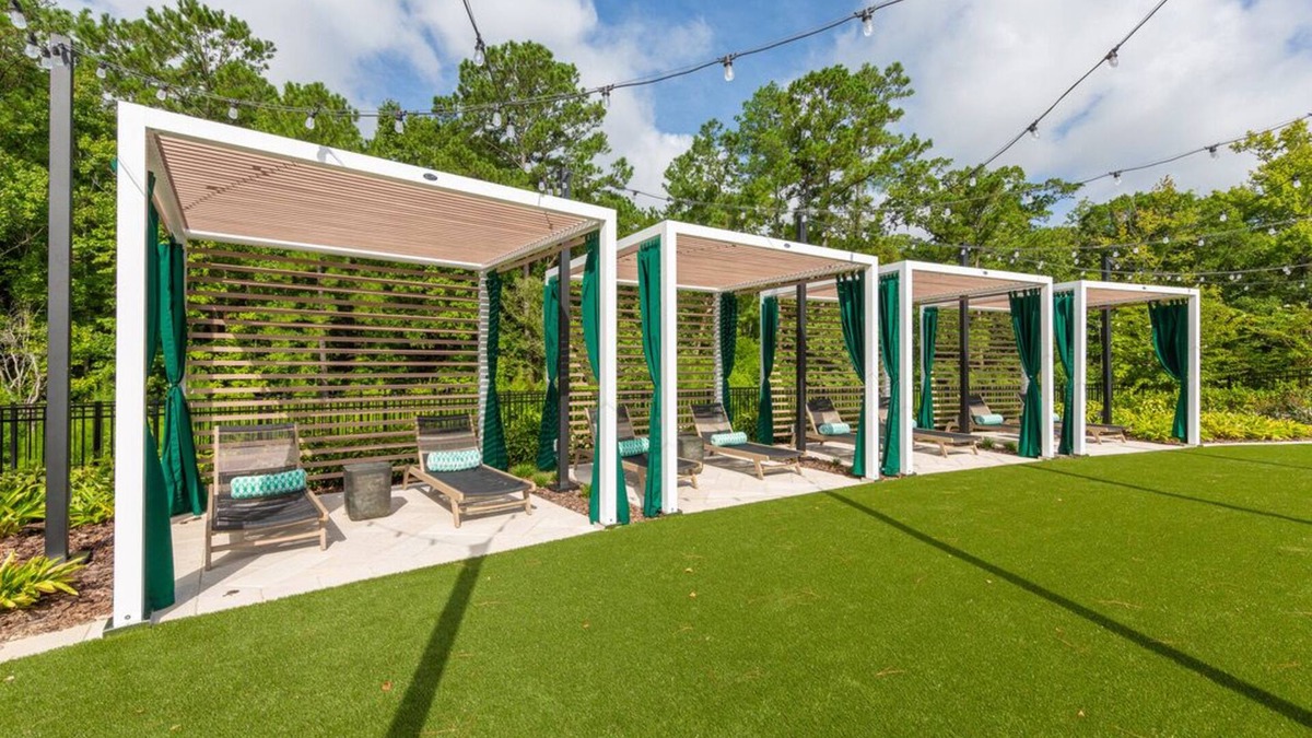 Southside Apartment | Beachy Oasis: Posh 2BR/2BA with Pool & Gym