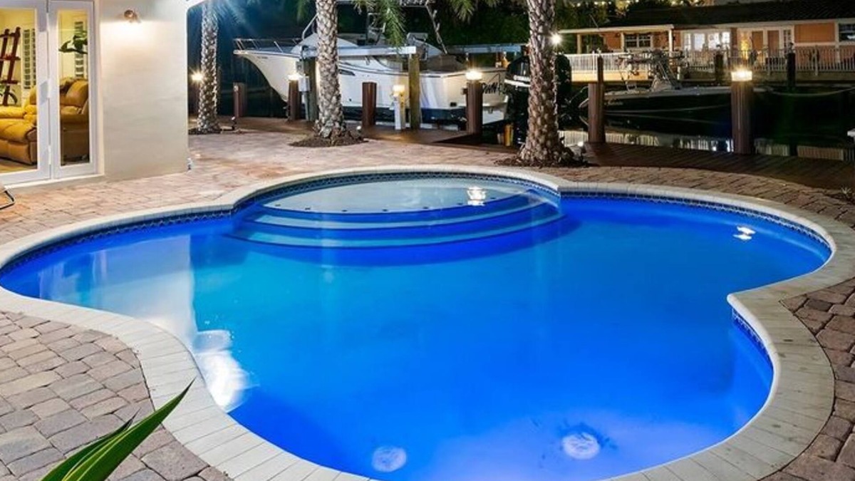 Pompano Isles House | Beachy Tiki Waterfront Home w/Boat Rental or Dock Your Own Boat~Free Kayaks~Heated Pool~Sunrise Yoga