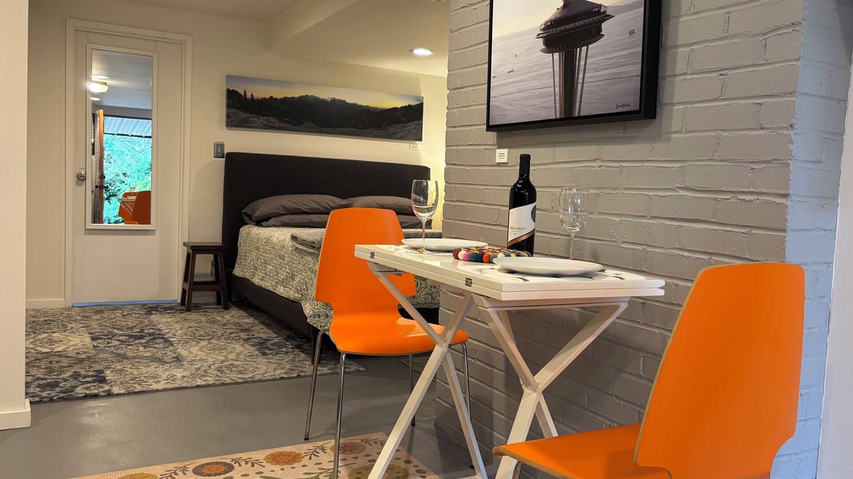North Beacon Hill Apartment | Beacon Hill Retreat, Seattle, near Light Rail