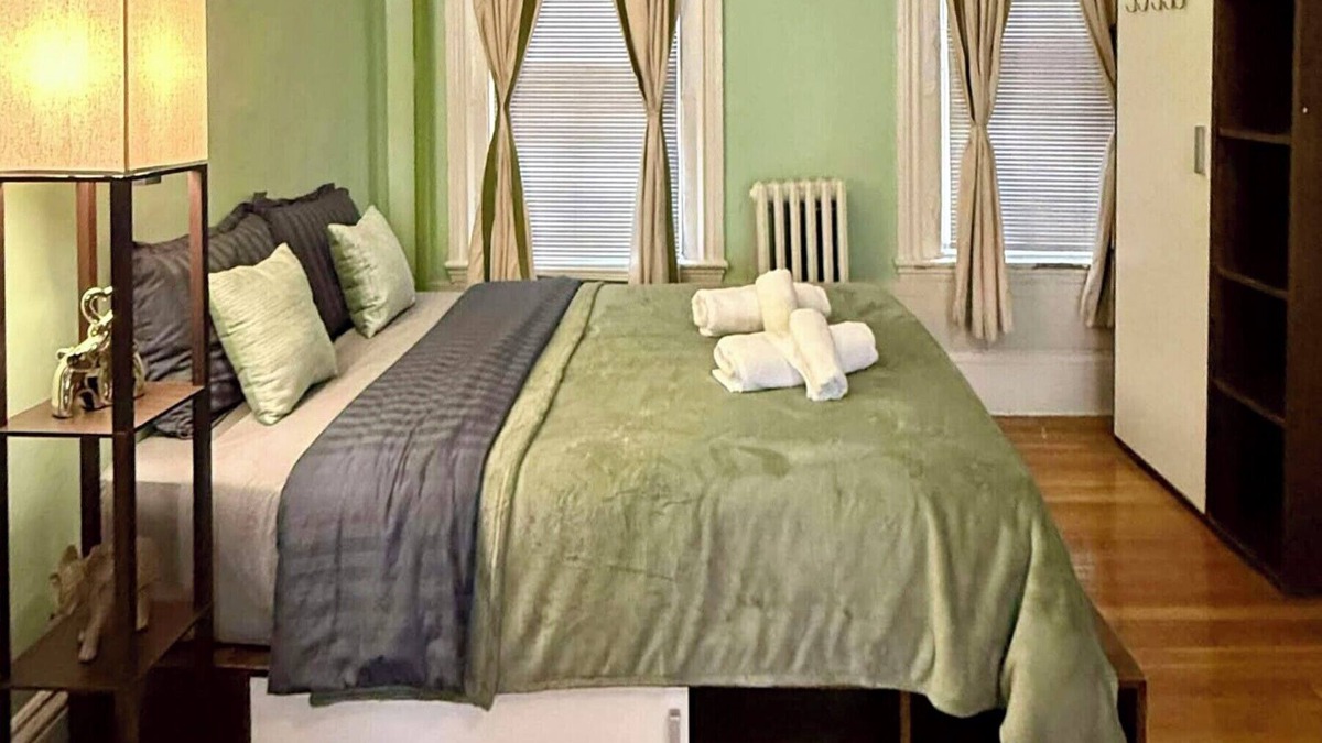 Beacon Hill Apartment | Beacon Hill Studio with Full Kitchen, Short Walk to MGH, Multiple Train Lines