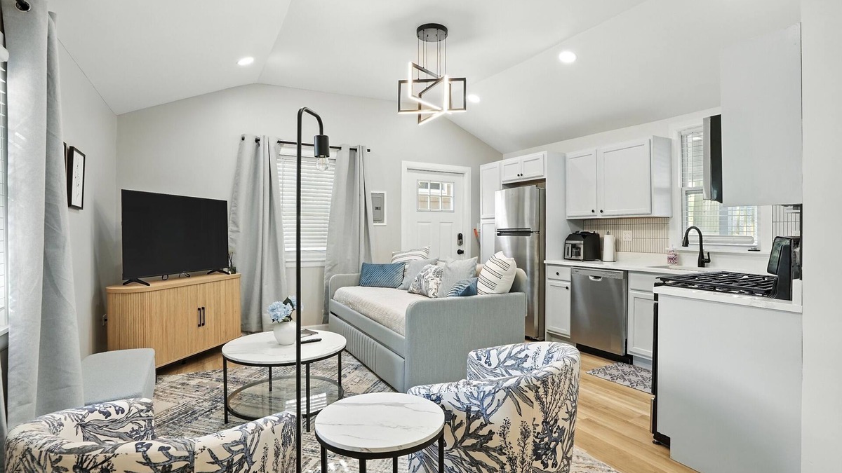 Valparaiso House | Beacons' Nest – Valpo U, Downtown & Dunes