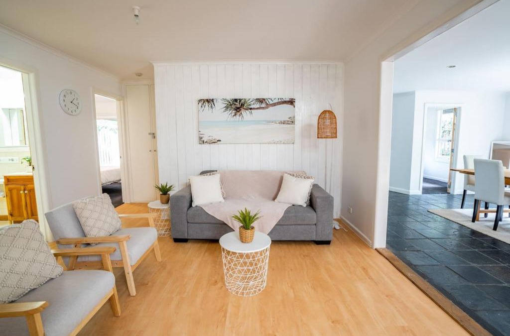 Belmont House | 'Beaming Belmont' A Coastal Indoor-Outdoor Haven