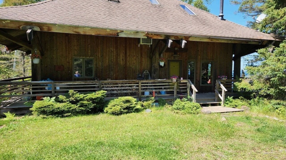 La Pointe House | Bean Ravine - Unique Cabin overlooking Lake Superior!
