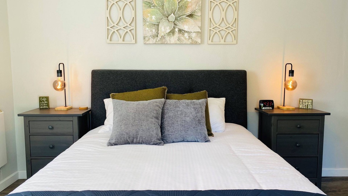 Hot Springs House | — Bear Bungalow Hot Springs — Fully Remodeled, Convenient Location