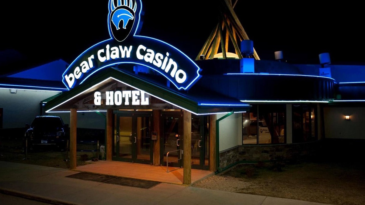 Carlyle Hotel | Bear Claw Casino & Hotel