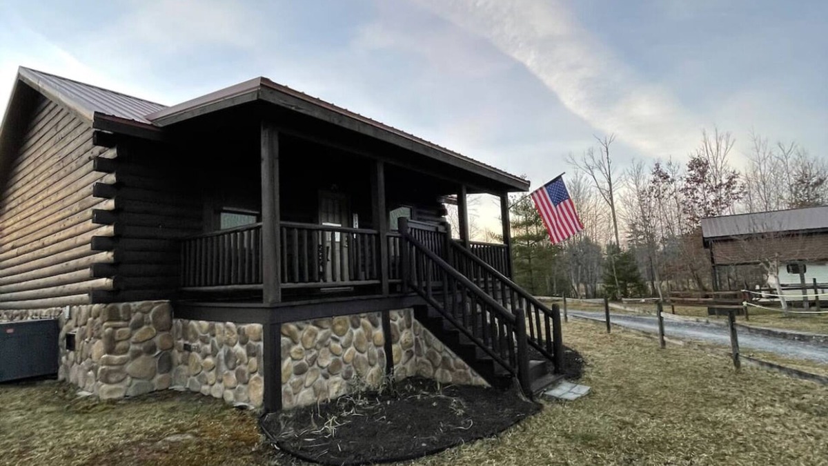 Pipestem Cabin | Bear Claw Cove #2 Pet Friendly/HotTub/Bicycles/Kayaks