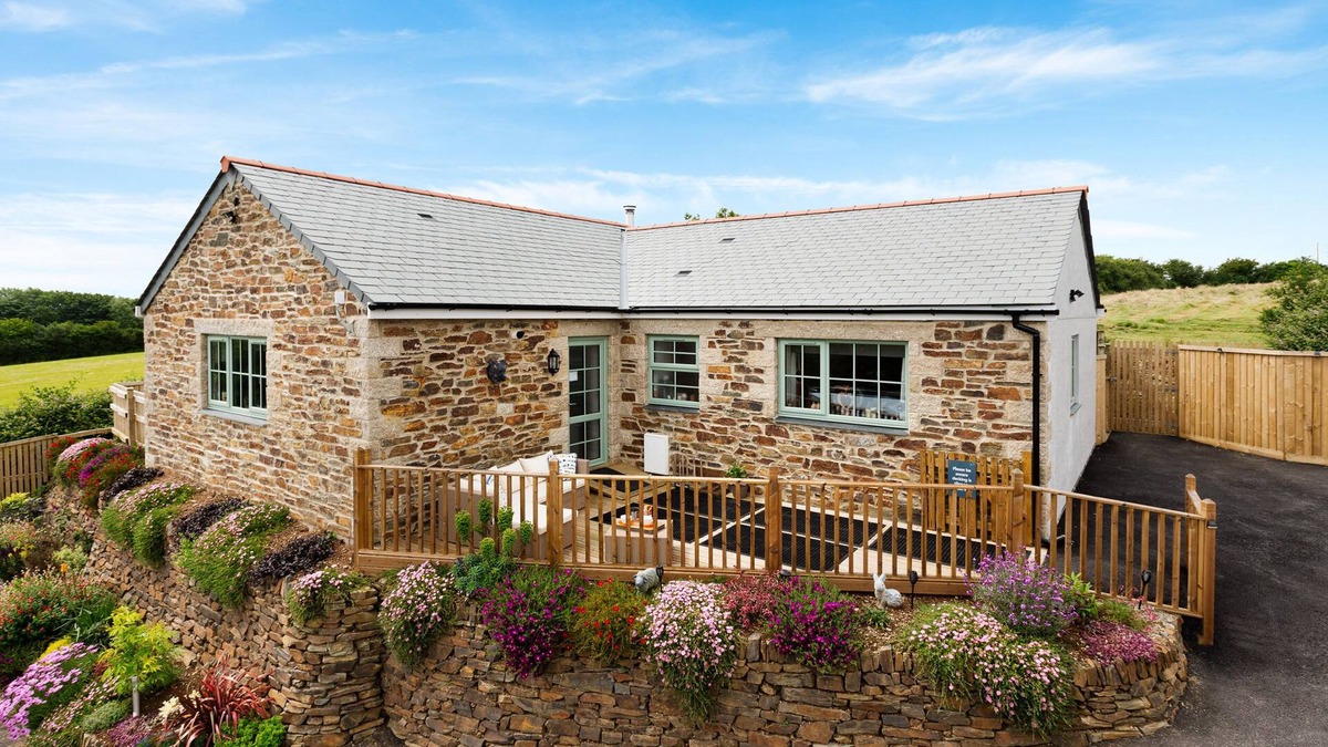 Truro Cottage | BEAR COTTAGE, pet friendly, character holiday cottage in Truro
