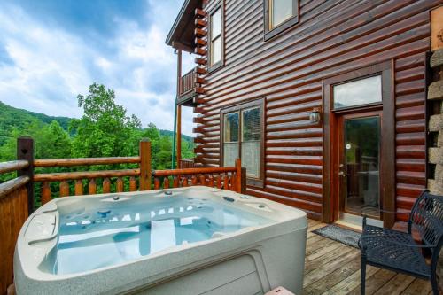 Trappers Ridge House | Bear Creek Cabin - Mtn View, Hot Tub and Game Room