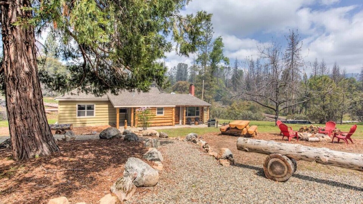 Mariposa Cabin | Bear Creek Cabin w/Hot Tub, Pets on 40 acres!