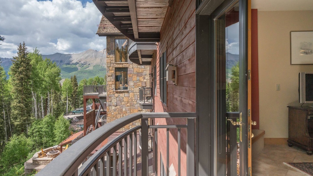 Mountain Village Condo | Bear Creek Lodge 305ab 2 Bedroom Condo by Alpine Lodging Telluride