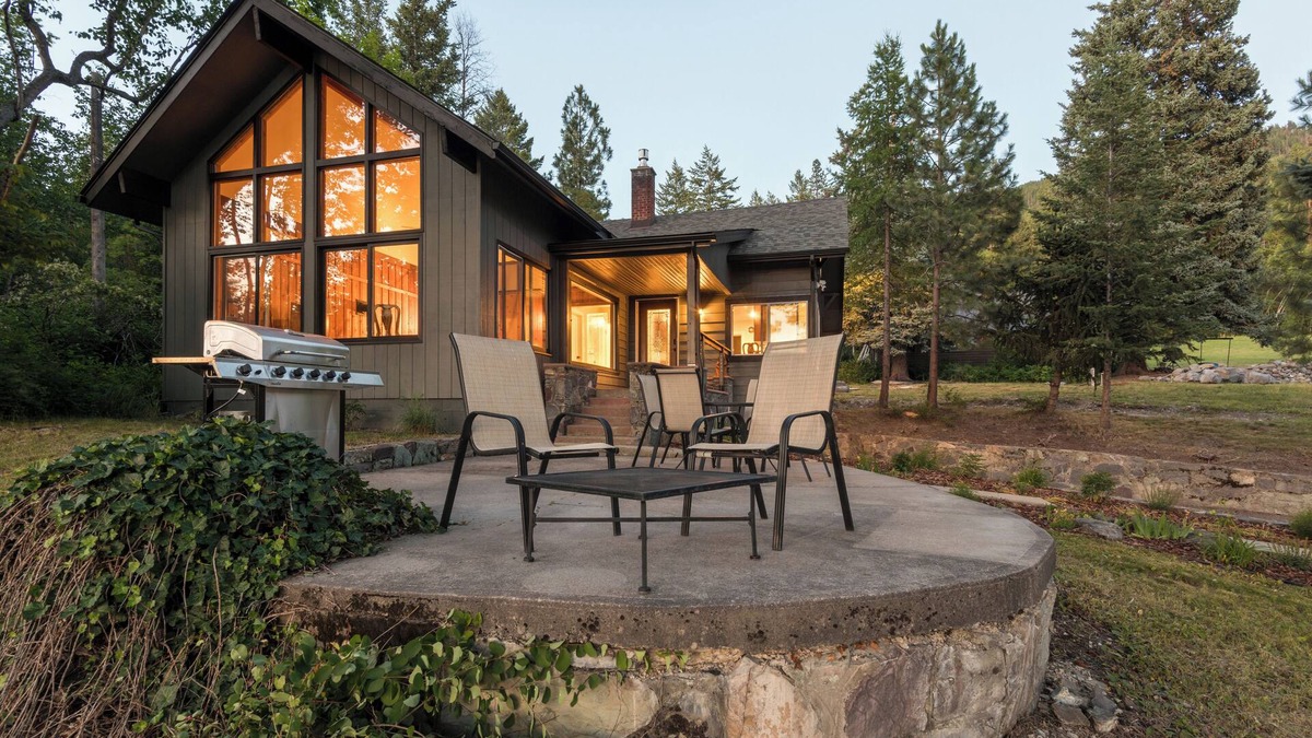 Bigfork House | Bear Den at Henry Creek Orchard