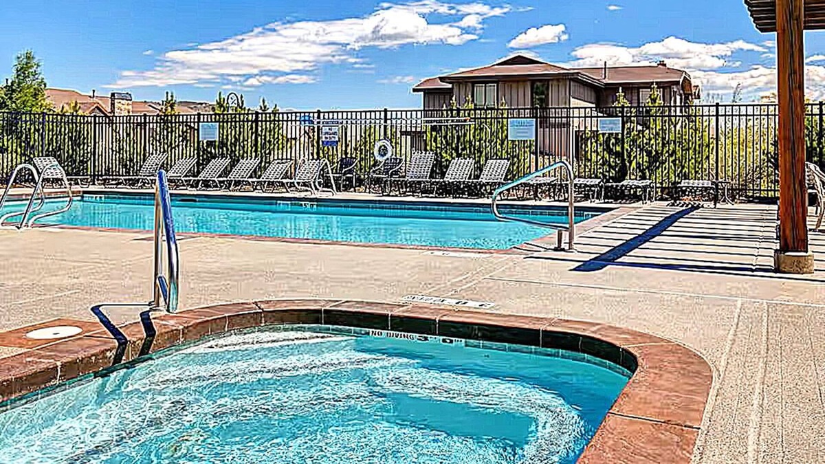 Bear Hollow Village Condo | Bear Hollow @Park City! Pool Hot Tub Fireplace