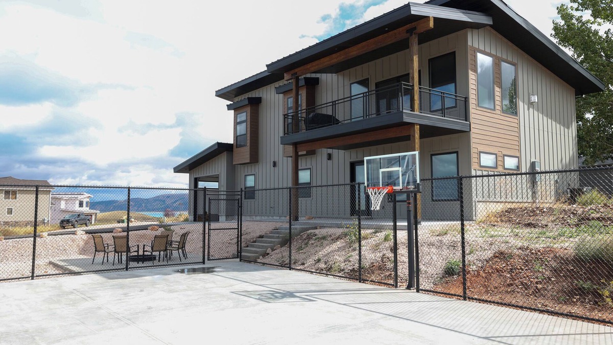 Sweetwater House | Bear Lake Hillside Retreat - POOL ACCESS with Ideal Beach. New Construction!