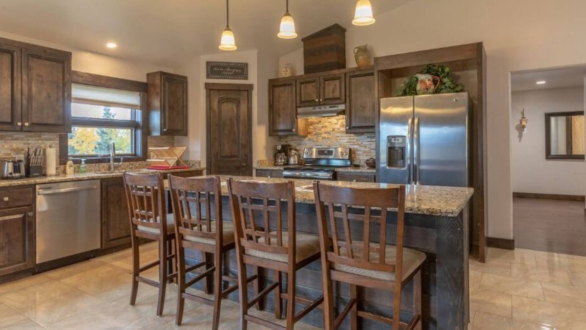 Alpine Northeast House | Bear Meadow Lodge: relaxing 3400 sq. ft., 6 bdm home 37 miles from Jackson Hole